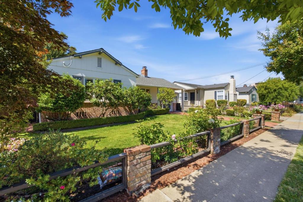 921 Azalea Avenue