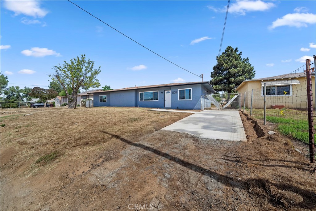 1136 e 12th