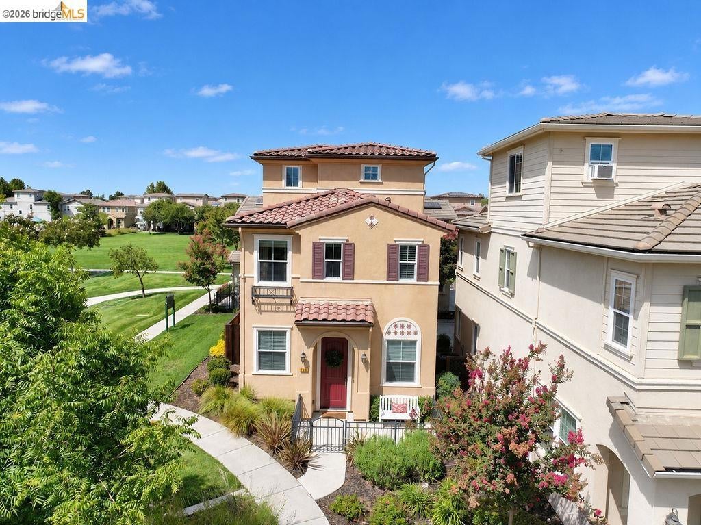 806 Queen Palm Ln