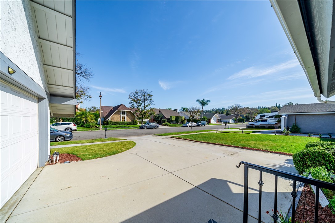 215 N Avenida Segovia