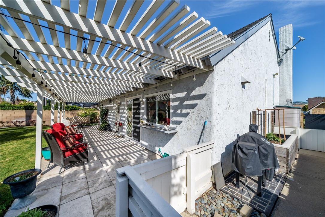 215 N Avenida Segovia