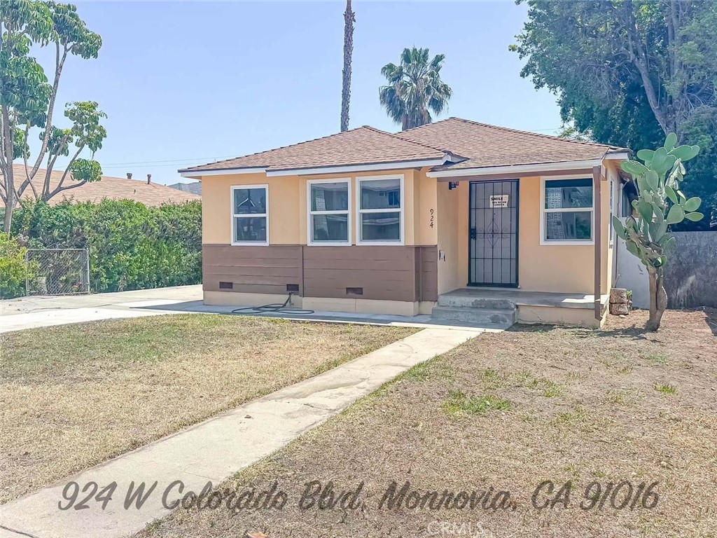 Welcom to renovated duplex in city of Monovia. Sellers just did some upgrades on the front unit: Newly kitchen, new window, new flooring, newly bath room......