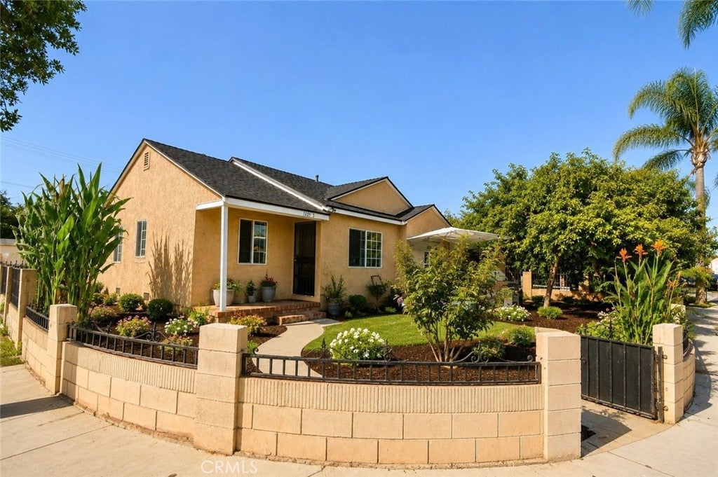 1329 W Mcfadden AVE