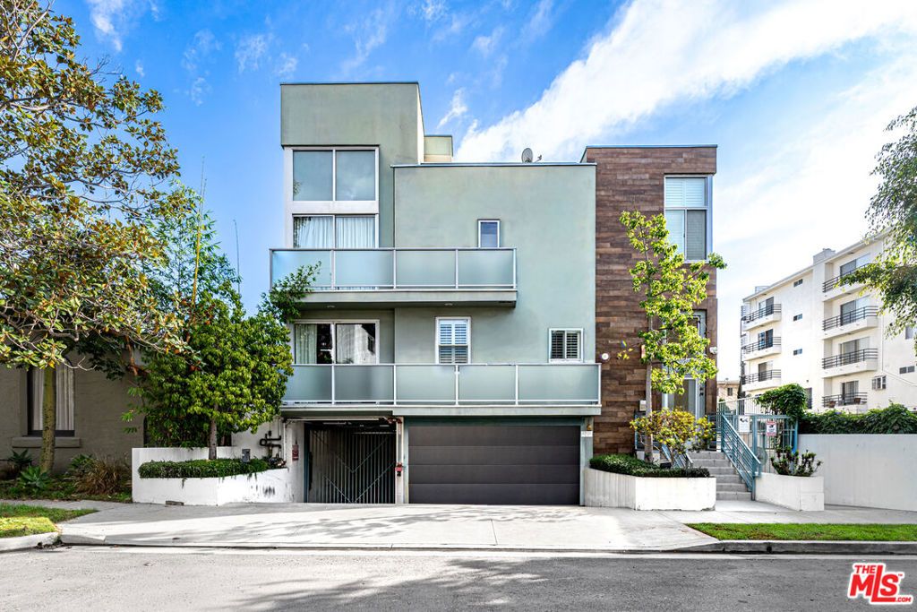 Photo of 108 S Croft Avenue #102, Los Angeles, CA 90048 (MLS # 25626085)