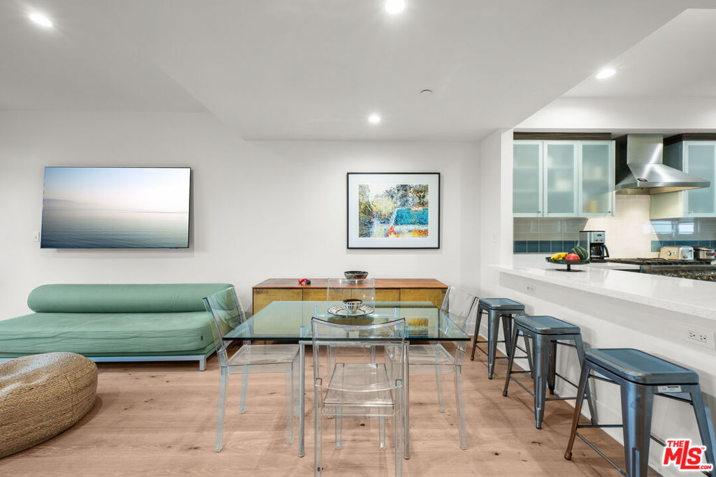 108 S Croft Avenue 102