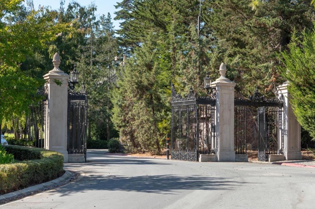 LOWER NORTH HILLSBOROUGH 1.8+/- ACRE PREMIER PROPERTY! ONE OF THE LAST REMAINING BUILDING SITES THAT OFFERS ENDLESS POSSIBILITES. BORDERING BURLINGAME COUNTRY CLUB AND STEPS FROM NORTH HILLSBOROUGH SCHOOL! BUILD YOUR DREAM ESTATE ON THIS RARE AND BEAUTIFUL SITE!