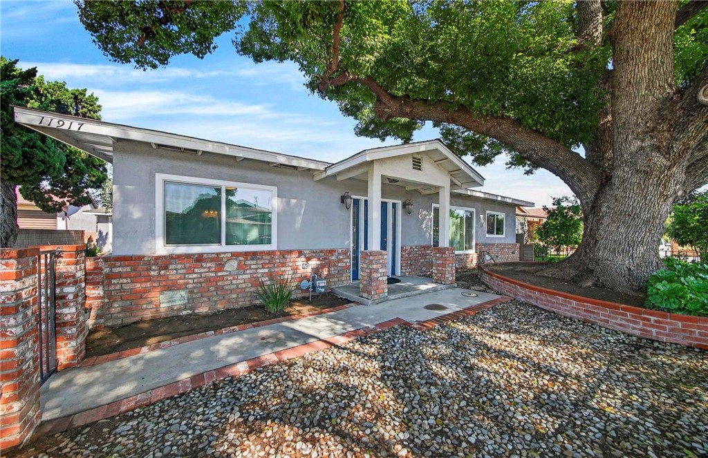 11917 Roseglen Street