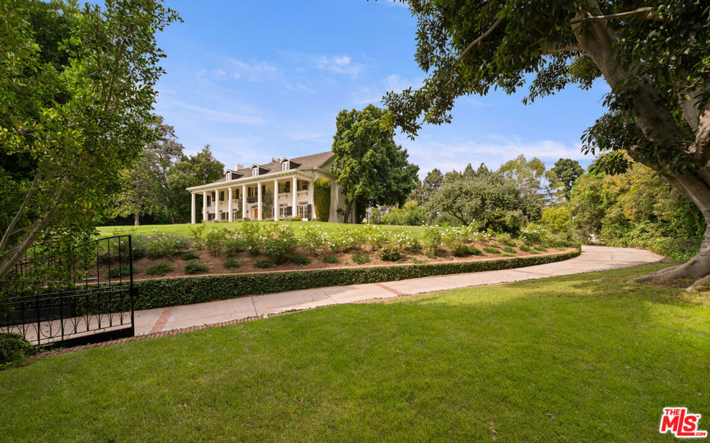 1006 N Crescent Drive