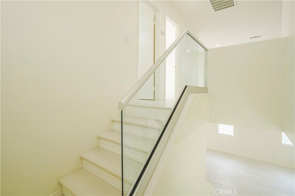 listing image 130725482393332803045
