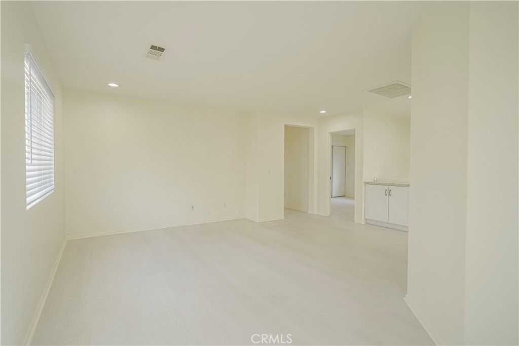 listing image 130727115806153009359