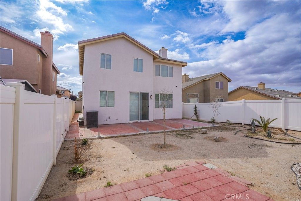 listing image 130722424395307663162