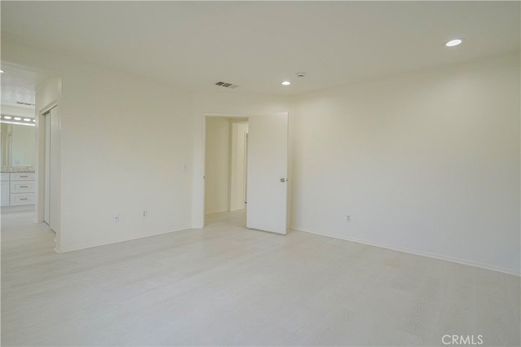listing image 130723064342038388853