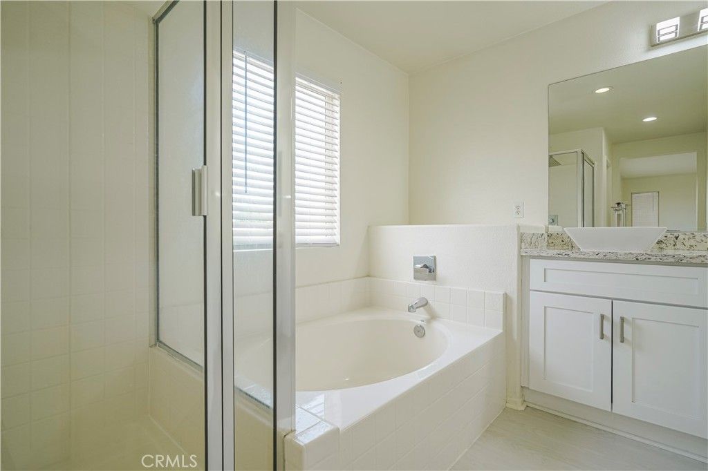 listing image 130722840486983402620