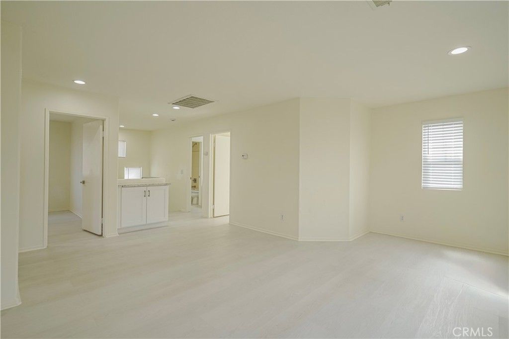 listing image 130722999732096025835