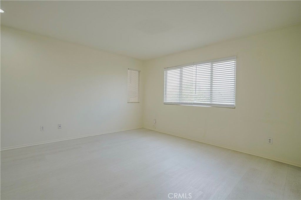 listing image 130726241556438845318