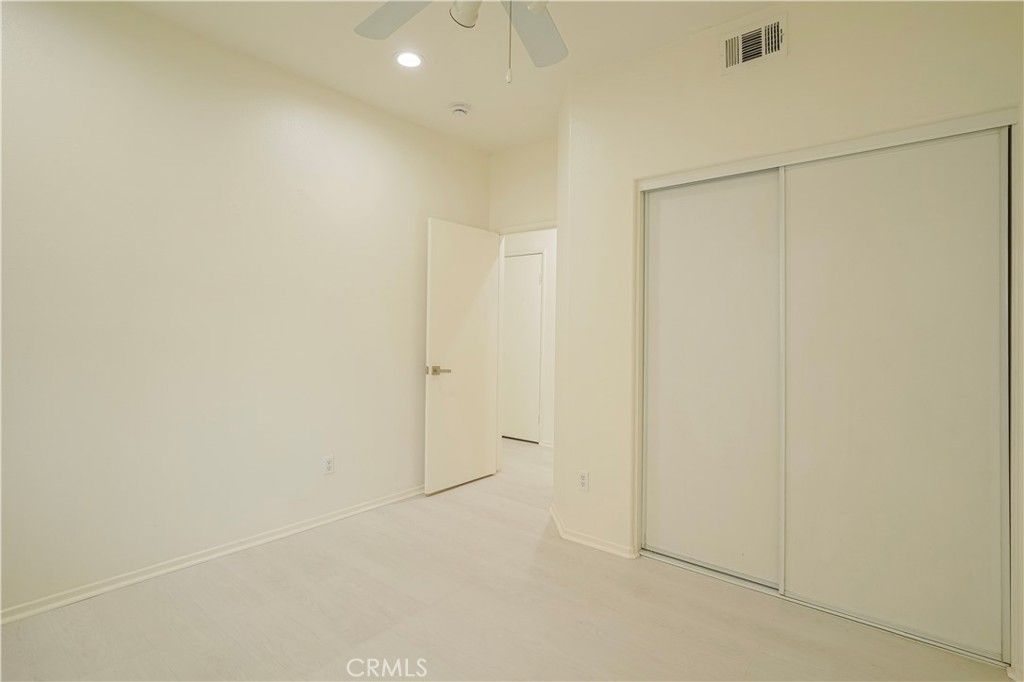 listing image 130727424918683035173