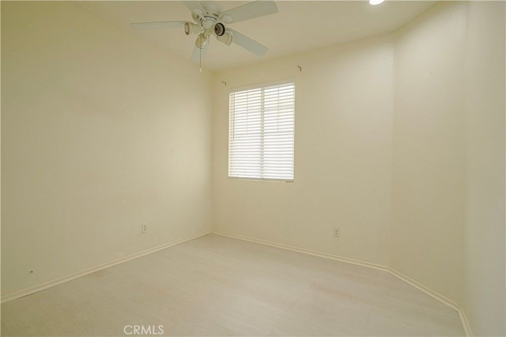 listing image 130729296267611408350