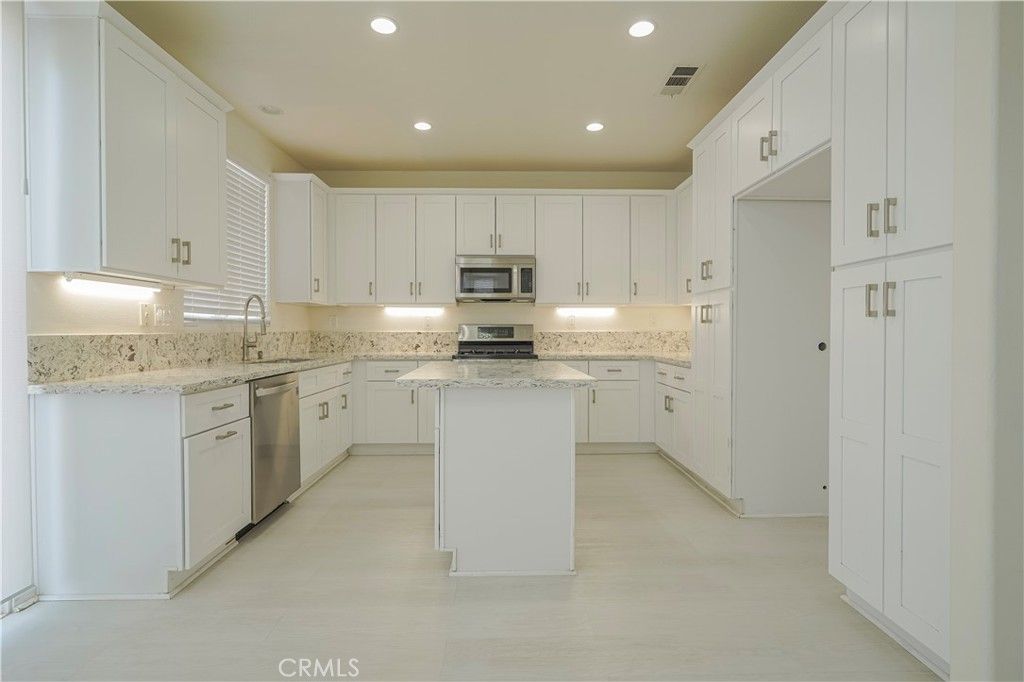 listing image 130726957303390705574