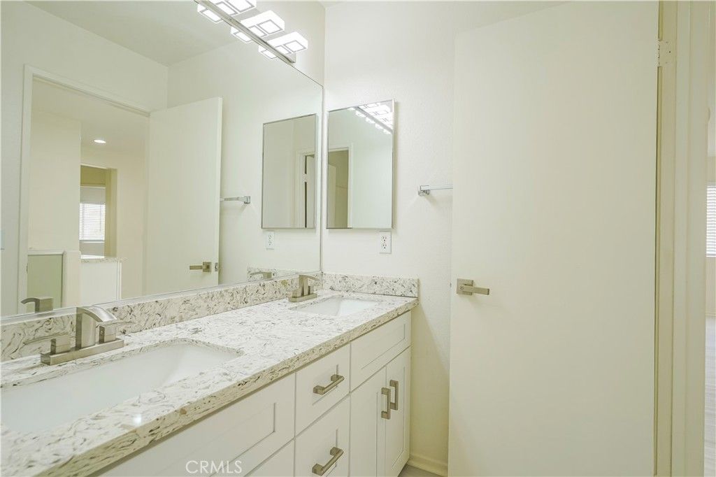 listing image 130720644265422012952