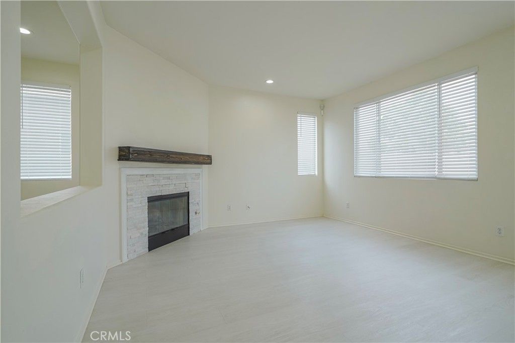 listing image 130720733382874266491