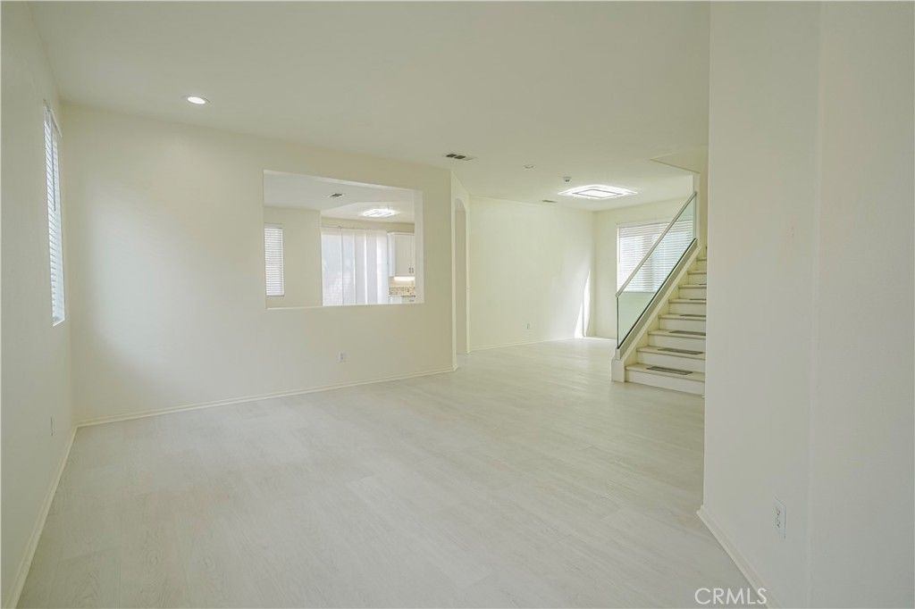listing image 130727945273162198652