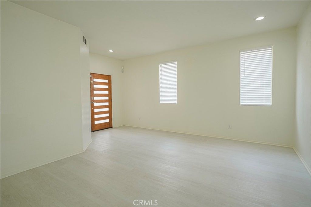 listing image 130721380416135540025
