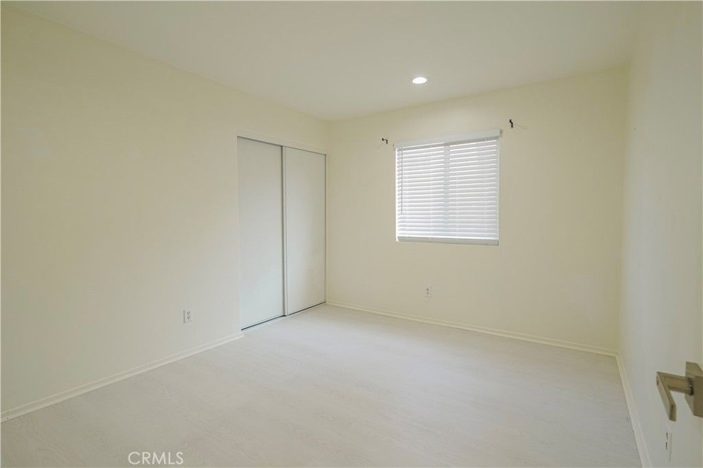 listing image 130725847495149050287