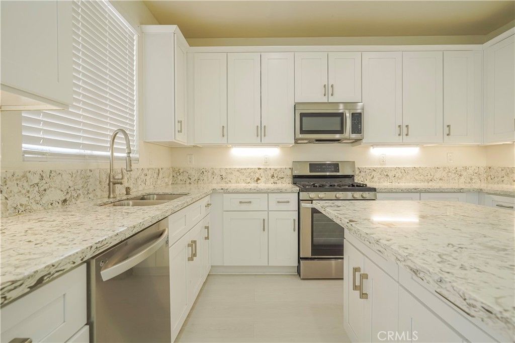 listing image 130726332304477559814