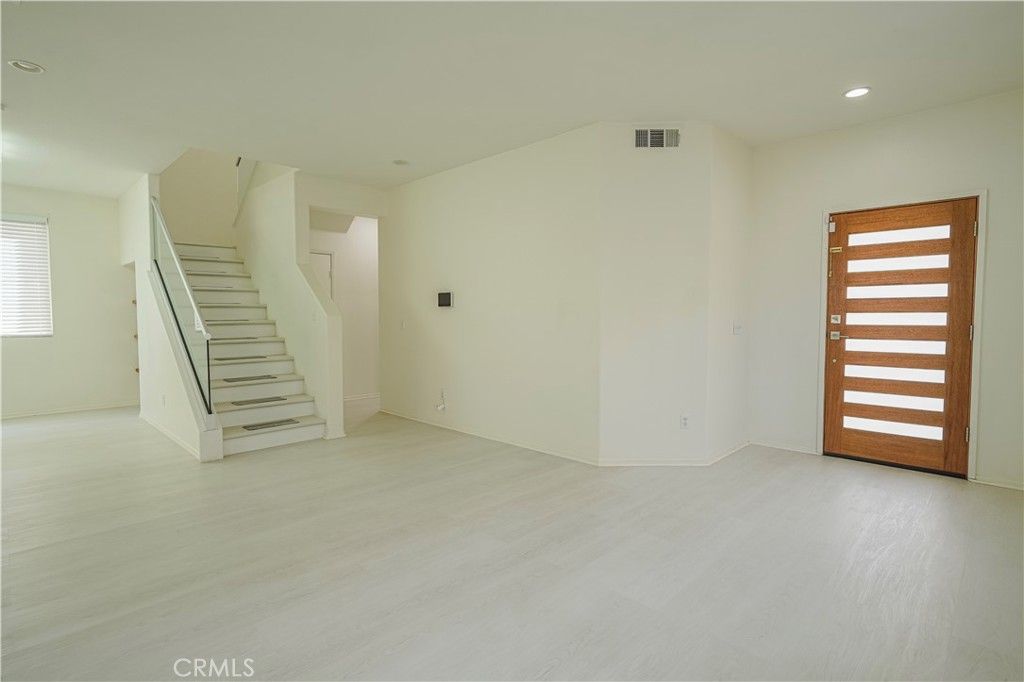 listing image 130723065679645527638