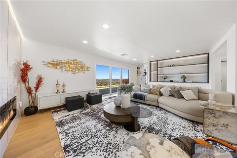 12284 Circula Panorama Santa Ana CA 92705