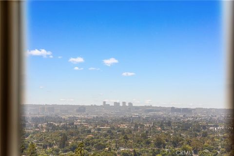 Photo of 12284 Circula Panorama, Santa Ana, CA 92705 (MLS # OC25258816)
