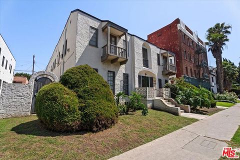 Photo of 630 S Cochran Avenue, Los Angeles, CA 90036 (MLS # 26716803)