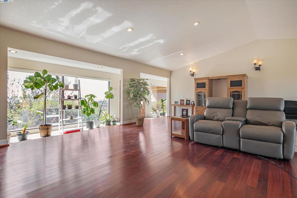 VARGAS PLATEAU - Residential