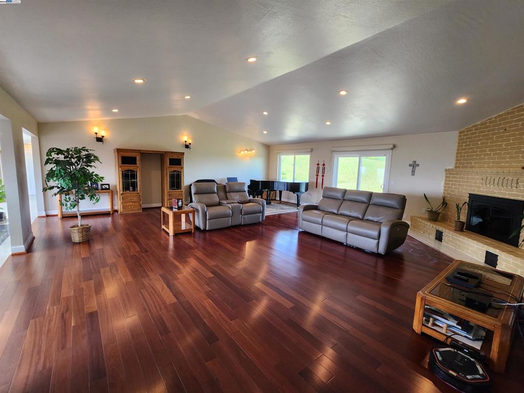 VARGAS PLATEAU - Residential