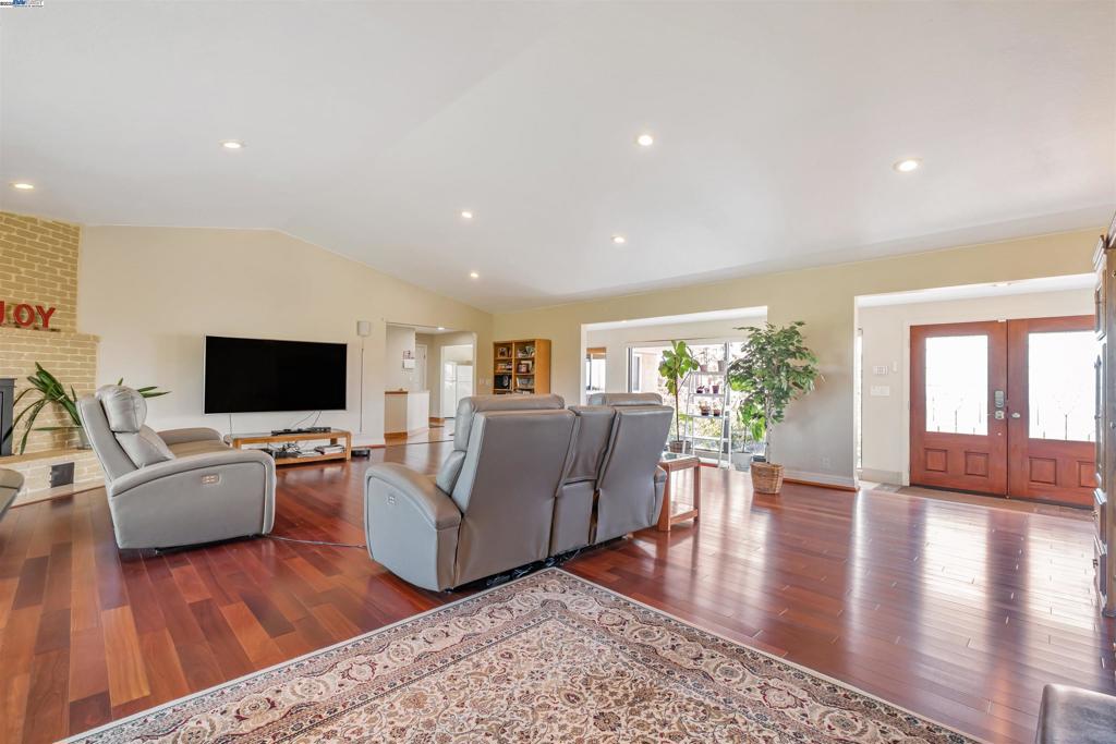 VARGAS PLATEAU - Residential