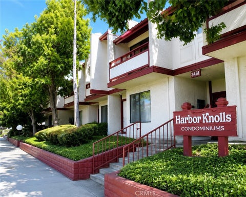 Photo of 946 W 220th St, Torrance, CA 90502 (MLS # SB26163200)