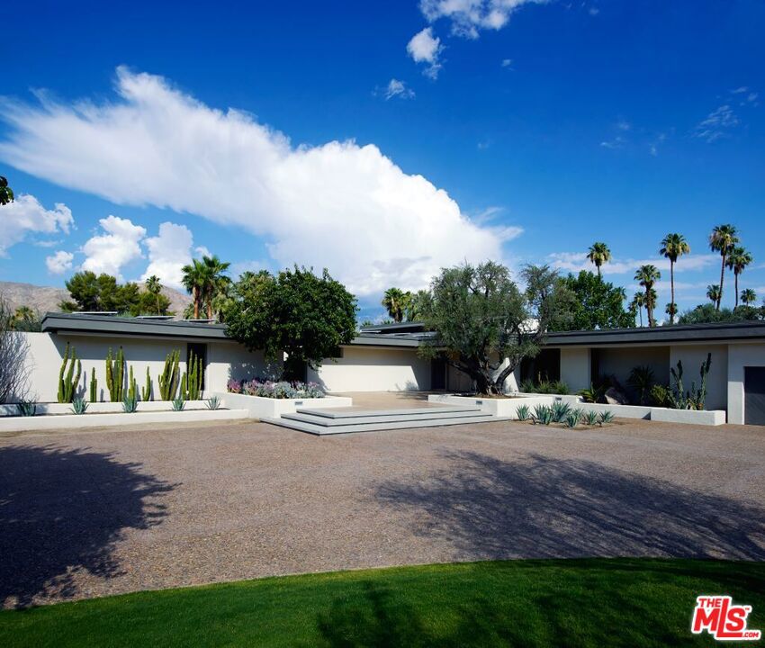 The Ford Estate, former residence of President Gerry and Betty Ford, is one of the most important pieces of architecture in Rancho Mirage. The 7000 sq ft house sits on Hole 13 of prestigious Thunderbird Colf Course. Designed by famed architect, Welton Becket, this estate has an 1100 sq ft primary bedroom/bathroom and 4 luxurious en suite guestrooms. There is a fully private pool & cabala with an incredible lounge area complete with firepit and expansive golf course views. The property was fully renovated/restored by world class architects Marmol Radziner (Neutra Kaufman House, John Lautner Garcia House) with interiors by Darren Brown. On a gated street with close proximity to the exclusive country clubs of Rancho Mirage, Big Horn etc. Minutes from historical downtown Palm Springs and high end shopping/restaurants of El Paseo in Palm Desert. Seasonal availability