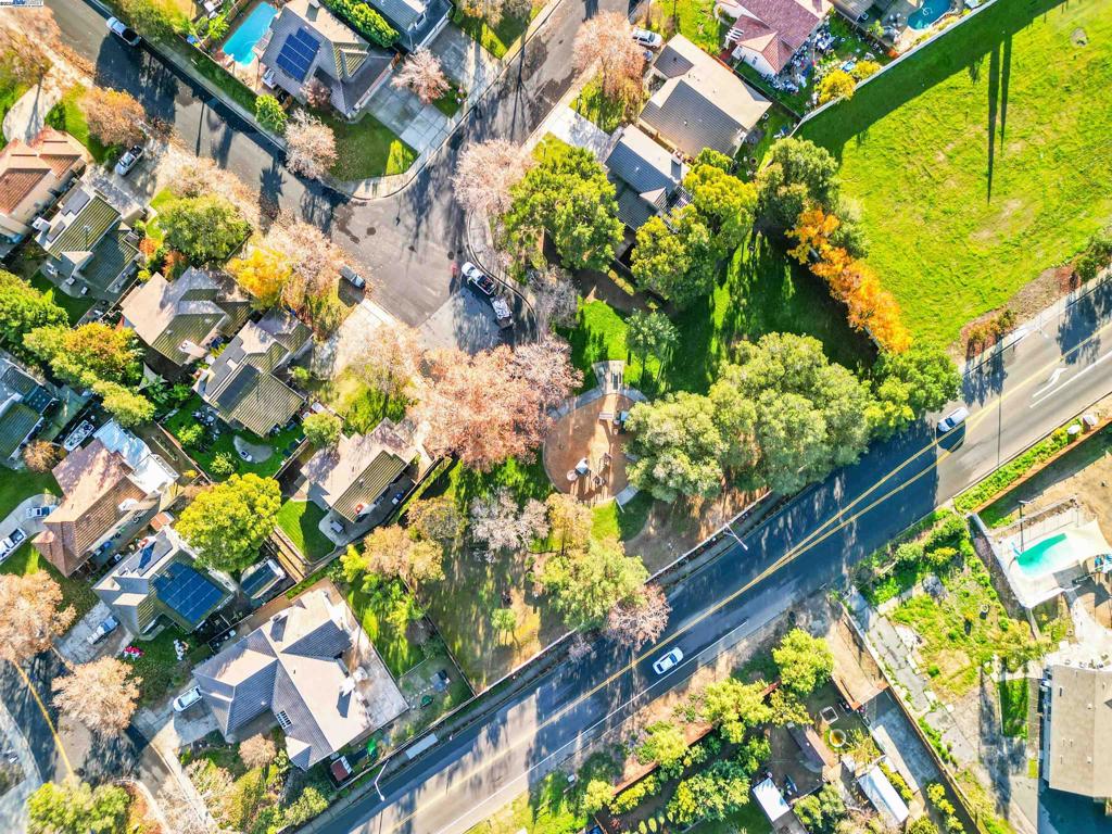 OAK GROVE - Residential