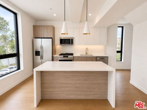 Photo of 1257 N Detroit Street #301, West Hollywood, CA 90046 (MLS # 26829791)
