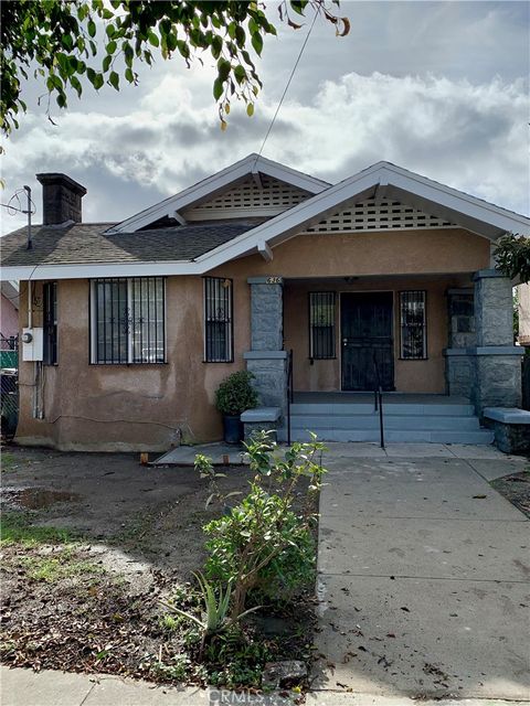 Photo of 636 W 52nd, Los Angeles, CA 90037 (MLS # MB25250111)