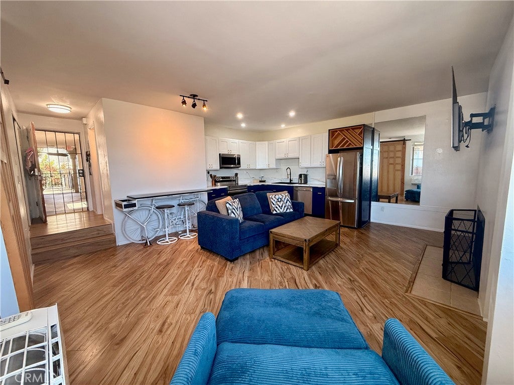 2575 37 E 19th ST, Signal Hill CA 90755