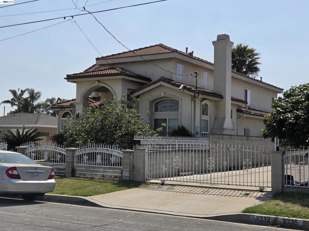 3229 Angelus Ave