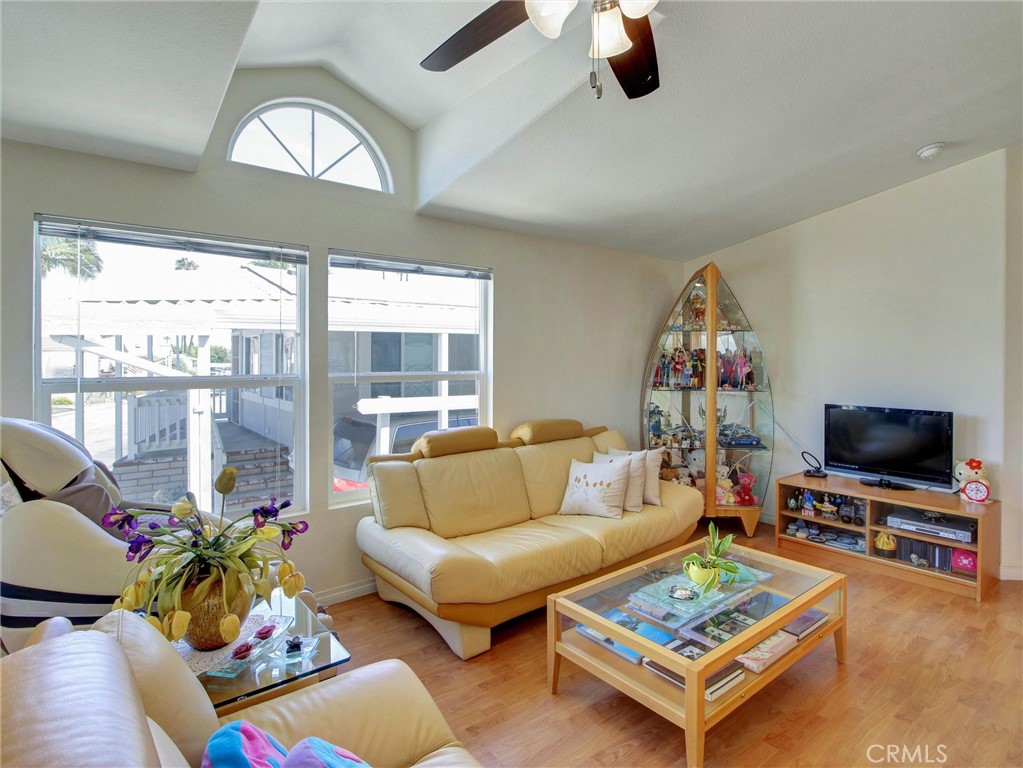 2550 Pacific Coast Highway 51