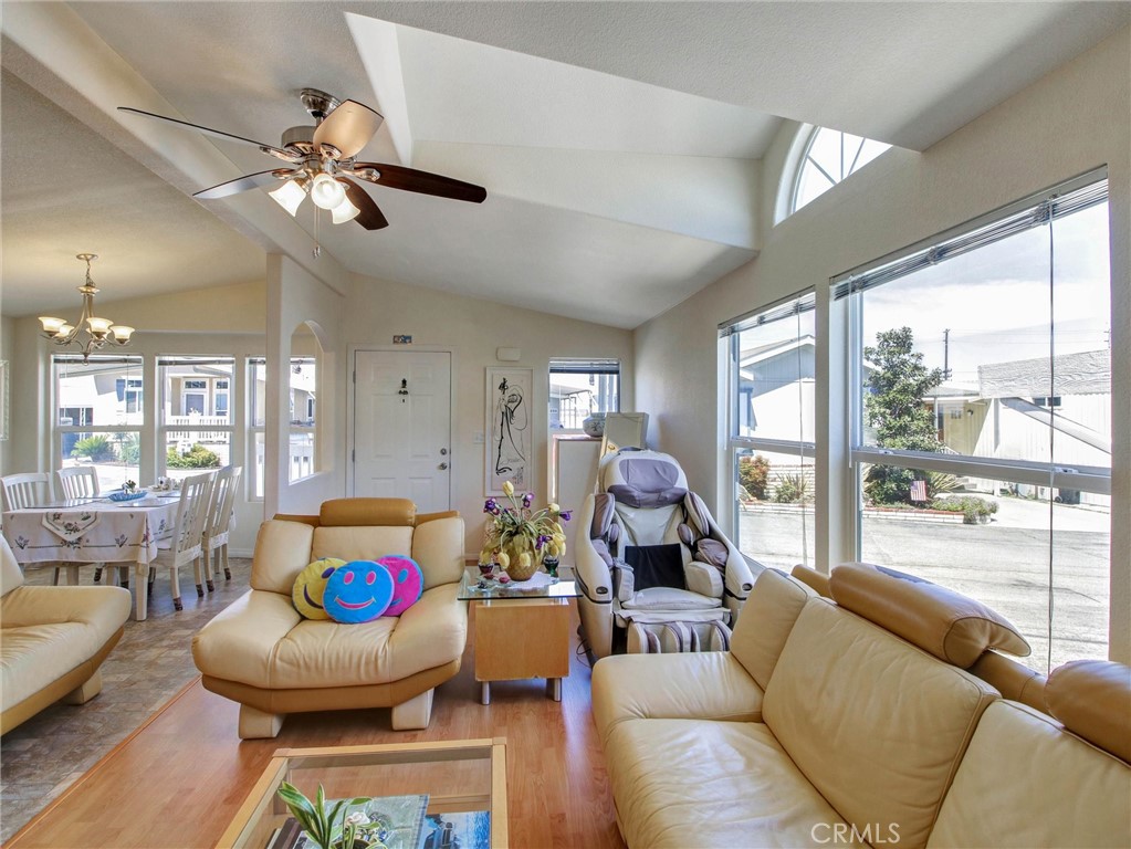 2550 Pacific Coast Highway 51