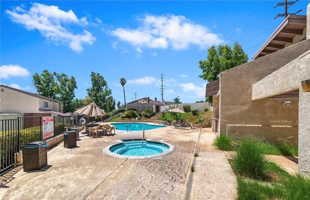 Photo of 804 Daffodil Dr, Riverside, CA 92507 (MLS # IV25242865)