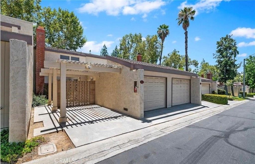 Photo of 804 Daffodil Dr, Riverside, CA 92507 (MLS # IV25242865)