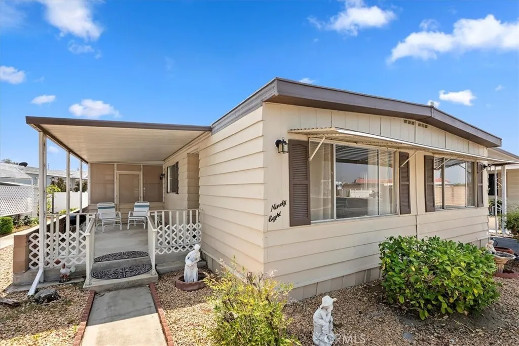 Redlands, California 92374, United States, 2 Bedrooms Bedrooms, ,2 BathroomsBathrooms,Residential,Pending,148206