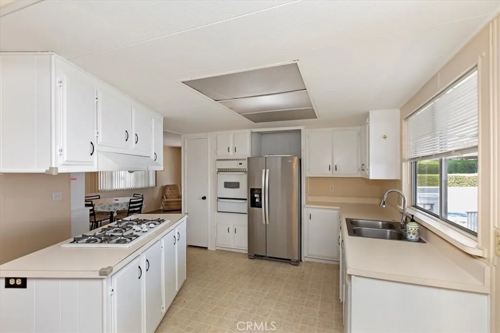 Redlands, California 92374, United States, 2 Bedrooms Bedrooms, ,2 BathroomsBathrooms,Residential,Pending,148206