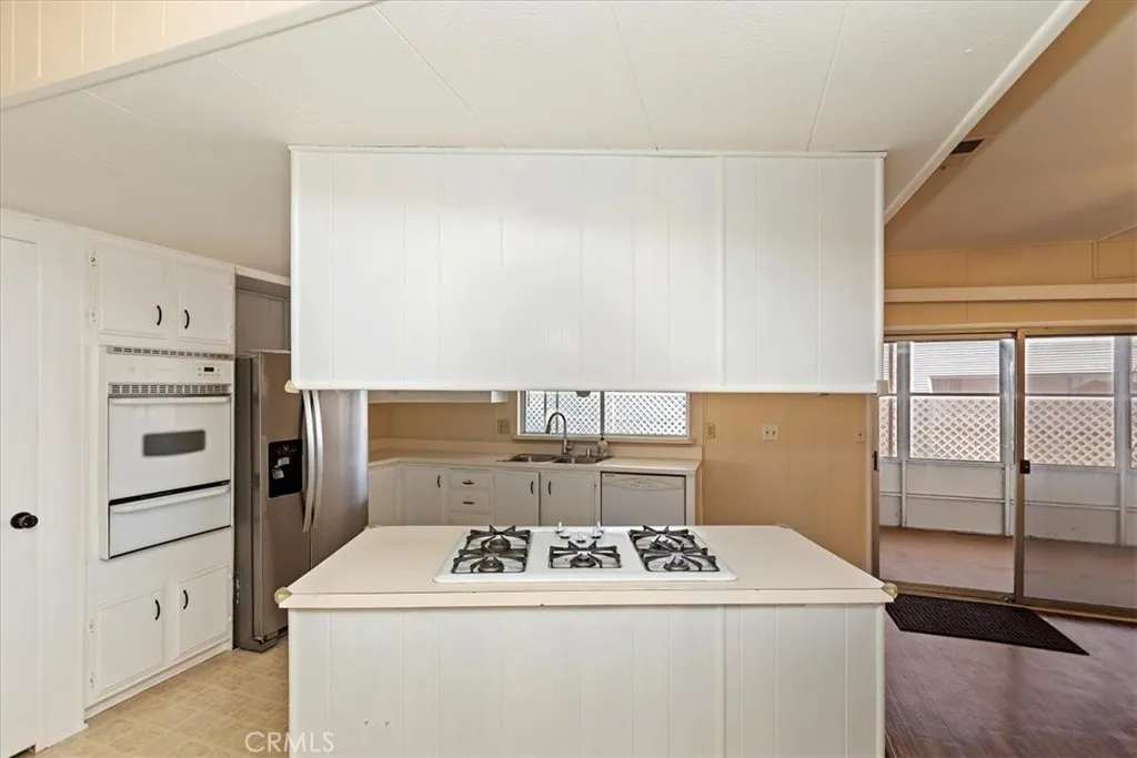 Redlands, California 92374, United States, 2 Bedrooms Bedrooms, ,2 BathroomsBathrooms,Residential,Pending,148206