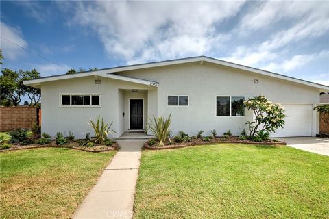 Photo of 2376 Stanbridge Avenue, Long Beach, CA 90815 (MLS # GD25246688) Photo of 2376 Stanbridge Avenue, Long Beach, CA 90815 (MLS # GD25246688)
